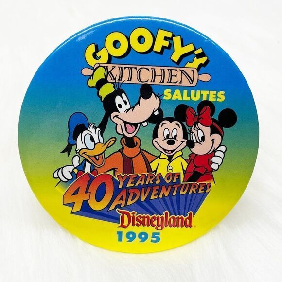 🔮‎ 5/$25 Vintage Disneyland Goofy's Kitchen 40 Years of Adventure Pin - Picture 1 of 3